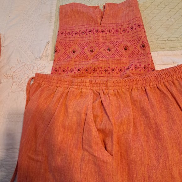 Linen blouse and Capri pants - Picture 1 of 3